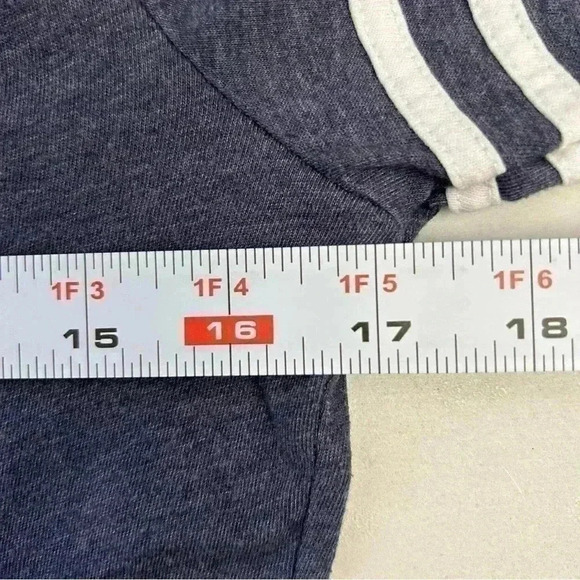 NFL New  England Patriots T-Shirt Short Sleeve V Neck Blue Red Small - Picture 11 of 16